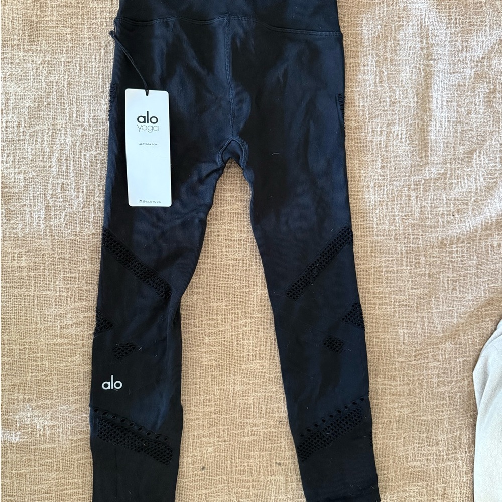 ALO Yoga seamless radiance Capri Leggings